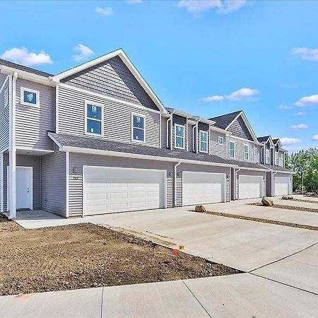 Central Cedar Falls New Construction Townhome! Exteriör bild