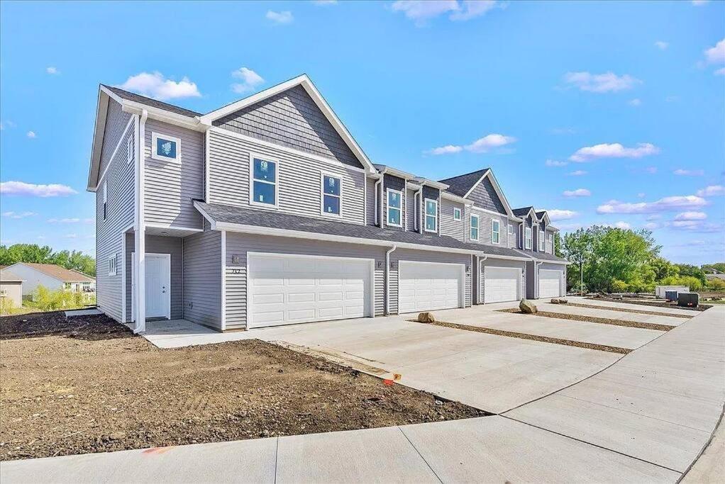 Central Cedar Falls New Construction Townhome! Exteriör bild